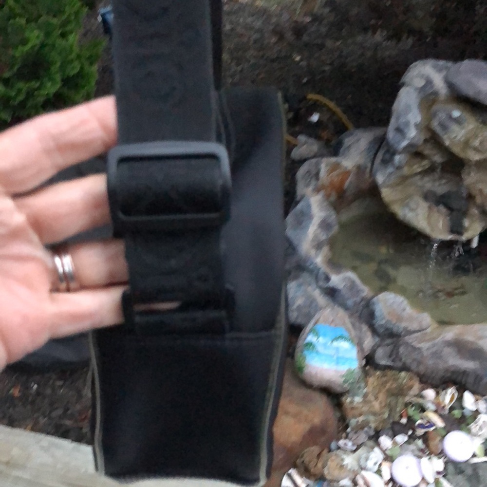 Crossbody - Picture 5 of 6